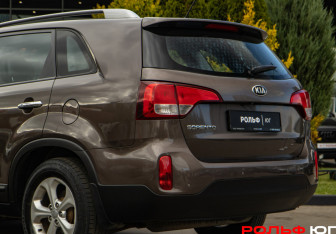 Подержанный автомобиль Kia Sorento 2013 года (18 фото)
