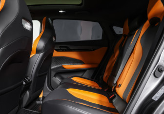 Подержанный автомобиль Changan UNI-V 2023 года (12 фото)