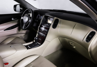 Подержанный автомобиль Infiniti QX50 2016 года (11 фото)