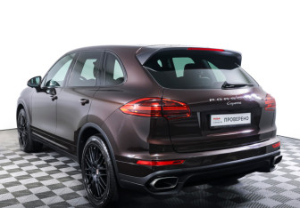 Подержанный автомобиль Porsche Cayenne 2015 года (7 фото)