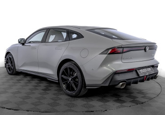 Подержанный автомобиль Changan UNI-V 2024 года (7 фото)