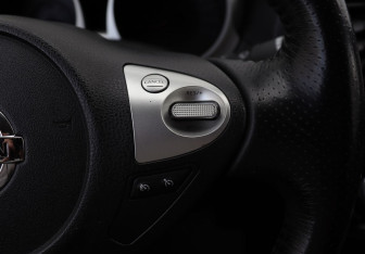 Подержанный автомобиль Nissan Juke 2011 года (15 фото)