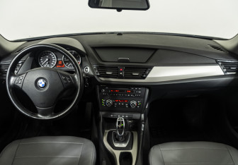 Подержанный автомобиль BMW X1 2014 года (13 фото)