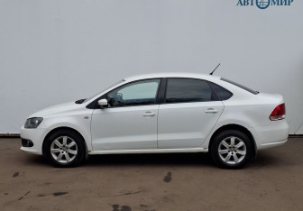 Подержанный автомобиль Volkswagen Polo Sedan 2013 года (8 фото)