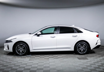 Подержанный автомобиль Kia K5 2021 года (8 фото)
