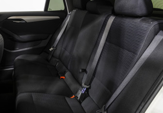 Подержанный автомобиль BMW X1 2013 года (15 фото)