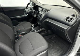 Подержанный автомобиль Kia Rio Sedan 2014 года (13 фото)