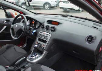 Подержанный автомобиль Peugeot 308 Hatchback 2009 года (13 фото)