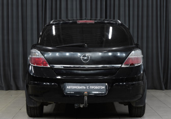 Подержанный автомобиль Opel Astra Hatchback 2008 года (5 фото)