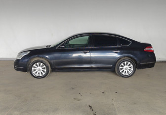 Подержанный автомобиль Nissan Teana 2011 года (7 фото)