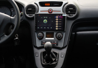 Подержанный автомобиль Kia Carens 2007 года (11 фото)