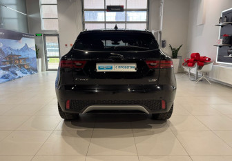 Подержанный автомобиль Jaguar E-Pace 2018 года (5 фото)