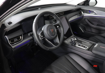 Подержанный автомобиль Hongqi H5 2024 года (9 фото)