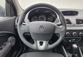 Подержанный автомобиль Renault Fluence 2012 года (12 фото)