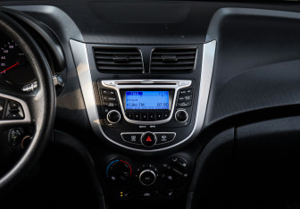 Подержанный автомобиль Hyundai Solaris Hatchback 2012 года (10 фото)