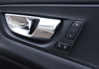 Подержанный автомобиль Volvo XC60 2019 года (16 фото)