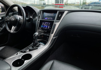 Подержанный автомобиль Infiniti Q50 2018 года (9 фото)