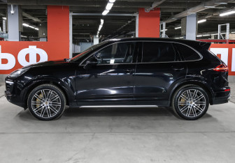 Подержанный автомобиль Porsche Cayenne 2015 года (8 фото)