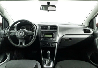 Подержанный автомобиль Volkswagen Polo Sedan 2012 года (6 фото)