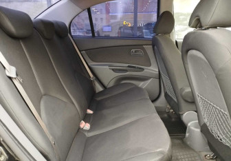 Подержанный автомобиль Kia Rio Sedan 2010 года (11 фото)