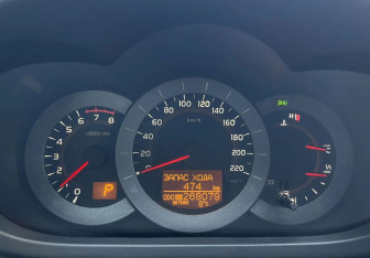 Подержанный автомобиль Toyota RAV4 2011 года (7 фото)