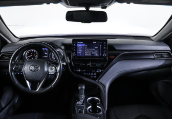 Подержанный автомобиль Toyota Camry Sedan 2021 года (17 фото)