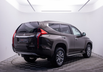 Подержанный автомобиль Mitsubishi Pajero Sport 2018 года (5 фото)