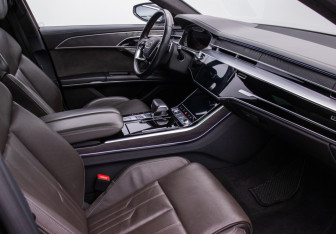 Подержанный автомобиль Audi A8 2019 года (7 фото)
