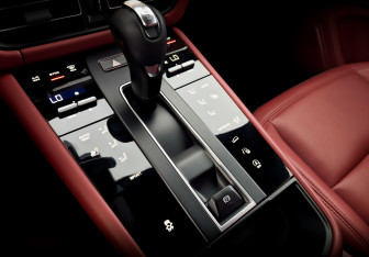 Подержанный автомобиль Porsche Macan 2021 года (29 фото)