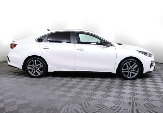Подержанный автомобиль Kia Cerato Sedan 2019 года (4 фото)