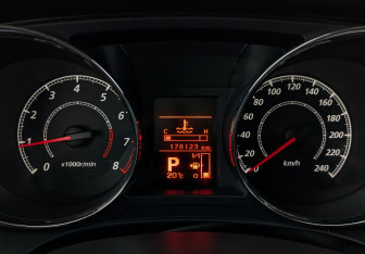 Подержанный автомобиль Citroen C4 Aircross 2014 года (15 фото)