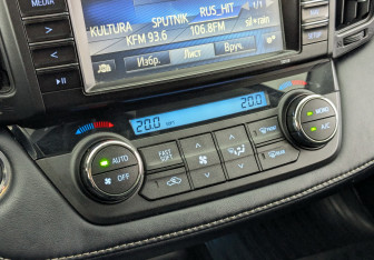 Подержанный автомобиль Toyota RAV4 2018 года (26 фото)