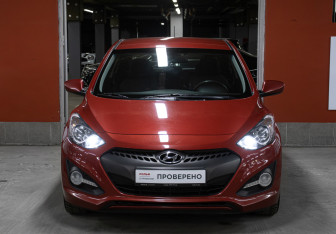 Подержанный автомобиль Hyundai i30 Hatchback 2015 года (2 фото)