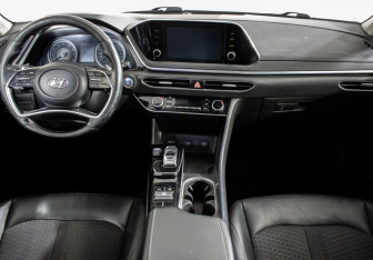 Подержанный автомобиль Hyundai Sonata 2020 года (11 фото)