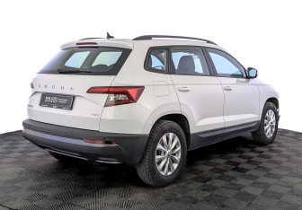 Подержанный автомобиль Skoda Karoq 2021 года (5 фото)