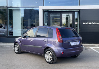 Подержанный автомобиль Ford Fiesta Hatchback 2008 года (7 фото)