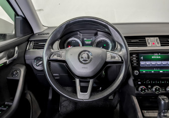 Подержанный автомобиль Skoda Octavia Liftback 2018 года (21 фото)
