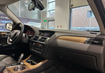 Подержанный автомобиль BMW X3 2011 года (10 фото)