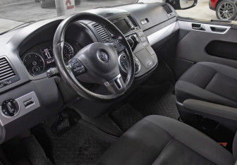 Подержанный автомобиль Volkswagen Multivan 2010 года (19 фото)