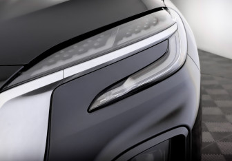 Подержанный автомобиль Hongqi HS3 2024 года (18 фото)