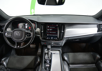 Подержанный автомобиль Volvo S90 2018 года (8 фото)