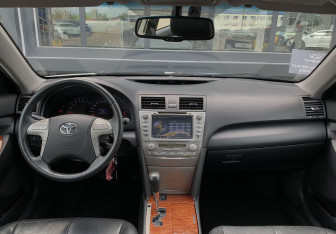 Подержанный автомобиль Toyota Camry Sedan 2011 года (13 фото)