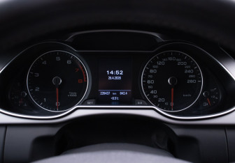 Подержанный автомобиль Audi A4 Sedan 2013 года (12 фото)