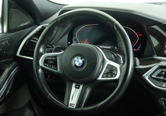 Подержанный автомобиль BMW X6 2020 года (18 фото)