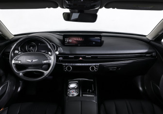 Подержанный автомобиль Genesis G80 2022 года (17 фото)