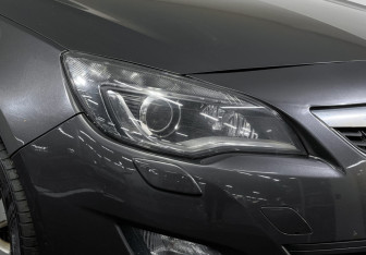 Подержанный автомобиль Opel Astra Hatchback 2010 года (14 фото)