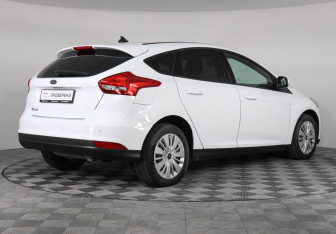 Подержанный автомобиль Ford Focus Hatchback 2018 года (5 фото)