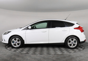 Подержанный автомобиль Ford Focus Hatchback 2012 года (5 фото)