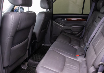 Подержанный автомобиль Toyota Land Cruiser Prado 2005 года (11 фото)