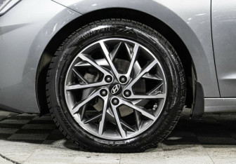 Подержанный автомобиль Hyundai Elantra Sedan 2019 года (7 фото)